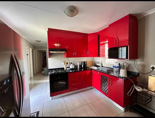 3 BEDROOM PROPERTY TO RENT IN SOUTH HILLS